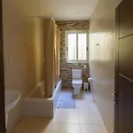Modern & 2 Bedroom & 2 Bathrooms شقة *