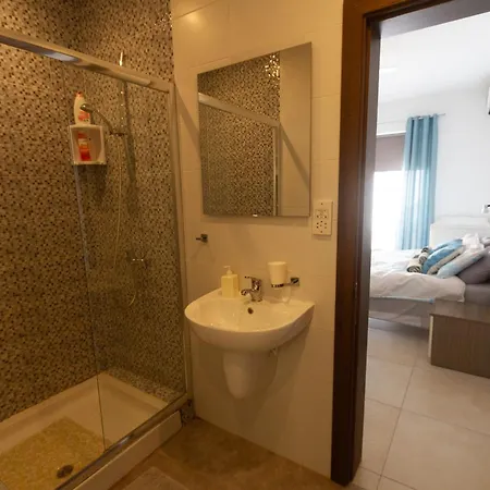 Modern & 2 Bedroom & 2 Bathrooms 公寓